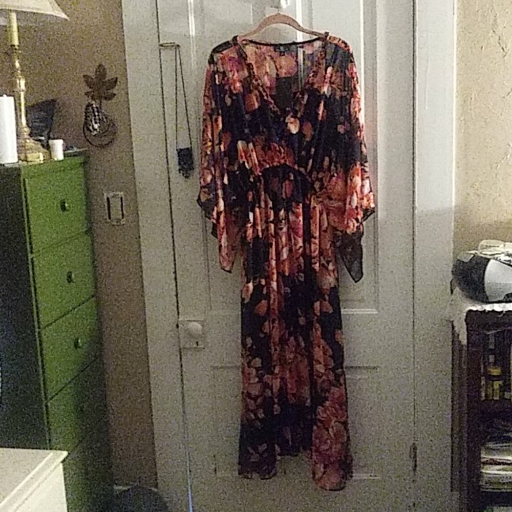 Maxi dress xl  new tag still on. Never worn.